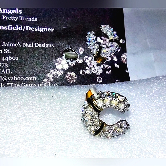 Mega Sparkly Vintage Clip Earrings - Picture 14 of 15